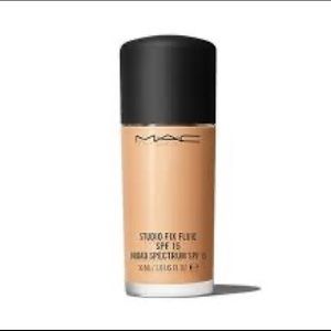 NC27 studio fix fluid SPF 15 MAC foundation.